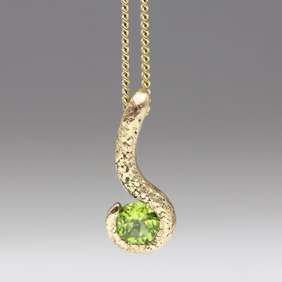 Sandcast 9ct Yellow Gold 5.8mm Peridot Pendant