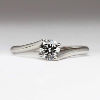 Traditional Platinum Solitaire Engagement Ring with 5mm White Diamond